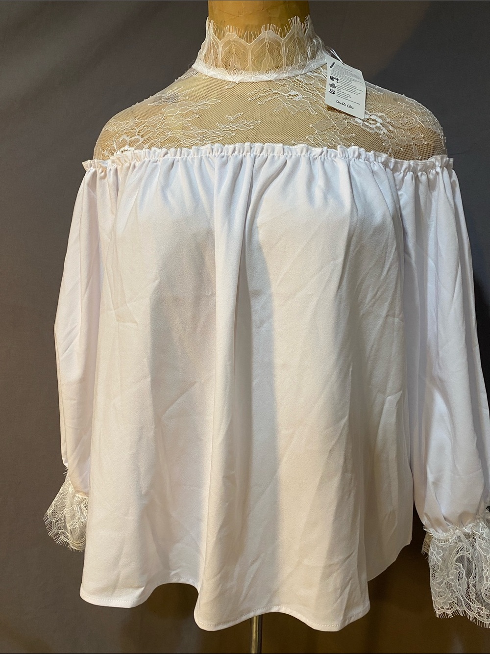 Double Chic White Off-Shoulder Lace Yoke Blouse.  NWT Small ( oversized )